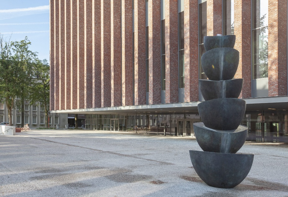The brick facade of the BMCC on Beursplein, with the sculpture in front of the entrance.